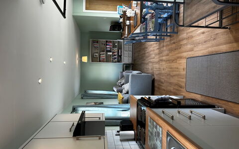 Kingfishers Lodge: Køkken, Indretning, Møbel, Gulvbelægning, Køkken Apparat, Countertop, Større Bandage, Husholdningsapparat, Etage, Komfur