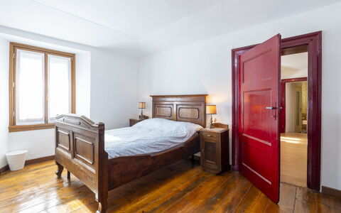 Morelli: Møbel, Cabinetry, Bygning, Vindue, Komfort, Træ, Skuffe, Bed Frame, Seng, Textile