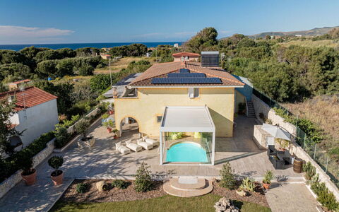 Marina di Sorso 651: Svømmepøl, Estate, Udvej, Skygge, Landscaping, Villa, Eco Hotel, Hacienda, Ferieby, Altan