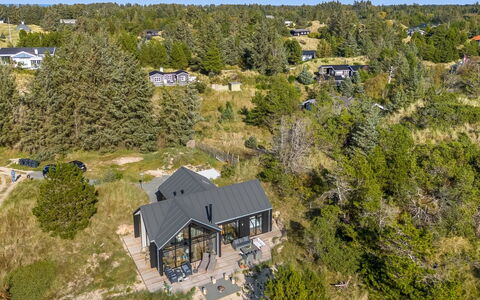Helga - 900M from the Sea: Blå, Svømmepøl, Møbel, Udendørs Møbler, Udvej, Stol, Skygge, Eco Hotel, Blomsterkrukke