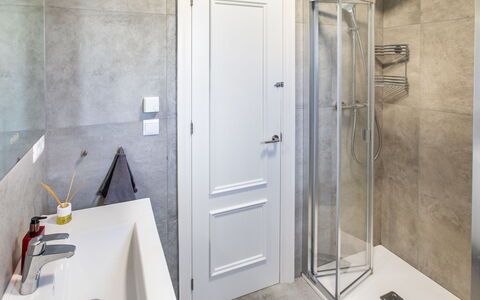 Parador del Mar: Ejendom, Bygning, Hus, Dør, Badeværelse, Etage, Træ, Sanitærarmatur, Gulvbelægning