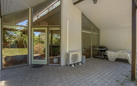 Gjorgjija - 50M from the Sea: Tag, Dør, Sidespor, Sommerhus, Skygge, Estate, Veranda, Indkørsel, Garden Bygninger, Design