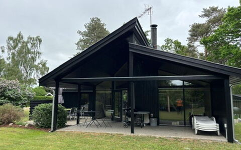 Gjorgjija - 50M from the Sea: Tag, Hjem, Sommerhus, Skygge, Veranda, Garden Bygninger, Sidespor, Estate, Gård, Lawn
