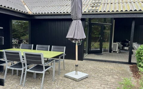 Gjorgjija - 50M from the Sea: Møbel, Udendørs Møbler, Stol, Skygge, Hjem, Have, Dør, Udendørs Bord, Backyard, Gårdhave