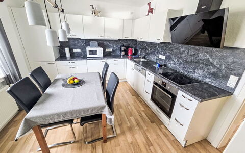 Schieder-Schwalenberg 100: Køkken, Gulvbelægning, Møbel, Træ, Køkken Apparat, Etage, Countertop, Indretning, Større Bandage, Hjem