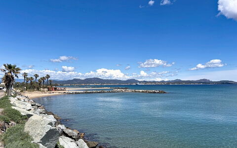 Azur Cottages: Vand, Krop Af Vand, Vandressourcer, Kyst, Coastal Og Oceaniske Landskabsformer, Strand, Hav, Kyst, Bank, Ocean