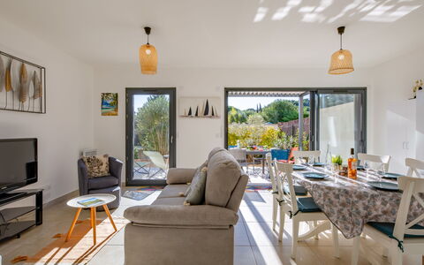 Azur Cottages: Sky, Himmel, Plante, Vand, Træ, Horisont, Landdistrikt, Landskab, Hus, Cumulus
