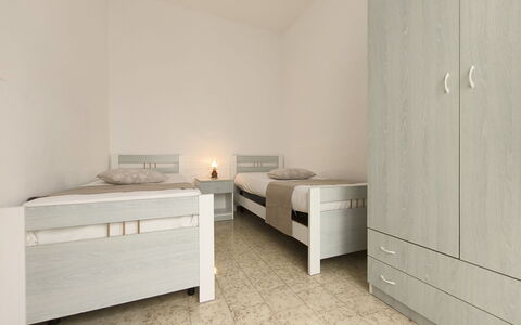 Ugento 1: Gulvbelægning, Etage, Indretning, Soveværelse, Lejlighed, Møbel, Værelse, Seng, Loft, Bed Frame