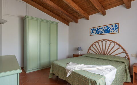 Villetta Mare Blu With Pool, Country Village, Stin: Soveværelse, Indretning, Gulvbelægning, Seng, Etage, Møbel, Sengetøj, Sengetøj, Bed Frame, Værelse