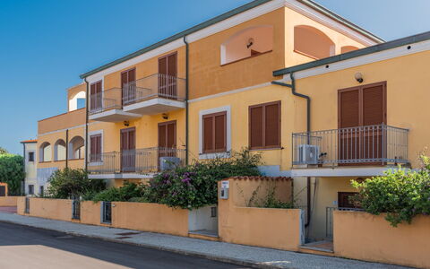 Casa Pavoncelle Apartments In Gallura: Boligområde, Menneskelig Bosættelse, Altan, Lejlighed, Hegn