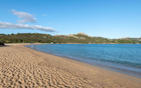 Casa D'orso Green Village Sardegna: Vand, Sky, Himmel, Vandressourcer, Azure, Strand, Træ, Naturlige Landskab, Coastal Og Oceaniske Landskabsformer, Bank