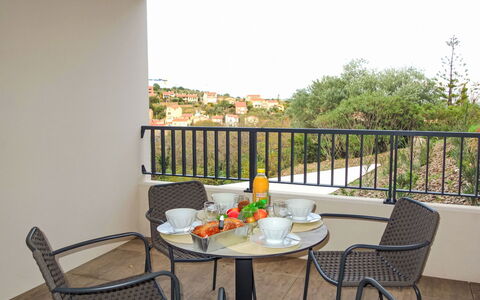 Collioure 150: Møbel, Udendørs Møbler, Altan, Stol, Lejlighed, Veranda, Skygge, Udendørs Bord, Eco Hotel, Hegn