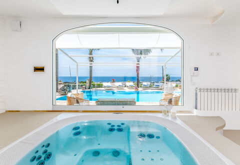 Villa Solemare: Udvej, Svømmepøl, Hotel, Villa, Stol, Ferieby, Badeby, Eco Hotel, Udendørs Møbler, Penthouselejlighed