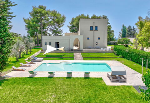Masseria Ceratonia: Blå, Estate, Lawn, Have, Svømmepøl, Landscaping, Mansion, Gård, Skygge, Villa