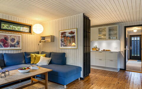 Star - 600M from the Sea: Indretning, Træ, Gulvbelægning, Møbel, Etage, Loft, Couch, Værelse, Stue, Belysning