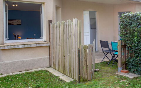 La Bernerie-En Retz 400: Træ, Backyard, Have, Home Fencing, Hegn, Gård, Landscaping, Bejdse, Hårdttræ, Stakit
