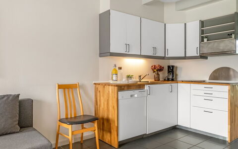 Arton - from the Sea: Møbel, Køkken, Countertop, Cabinetry, Træ, Køkken Apparat, Gulvbelægning, Større Bandage, Indretning, Værelse