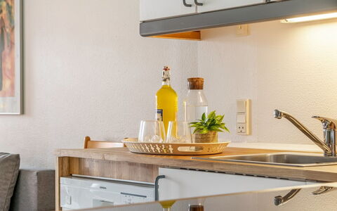 Arton - from the Sea: Countertop, Køkken, Indretning, Møbel, Gulvbelægning, Cabinetry, Hjem, Lysarmatur, Belysning, Bordservice