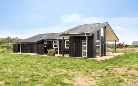 Apelone - 280M from the Sea: Hus, Hjem, Tag, Sommerhus, Estate, Landscaping, Garden Bygninger, Sidespor, Stuehus