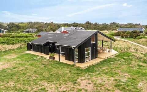 Apelone - 280M from the Sea: Hus, Hjem, Tag, Sommerhus, Estate, Landscaping, Garden Bygninger, Sidespor, Stuehus