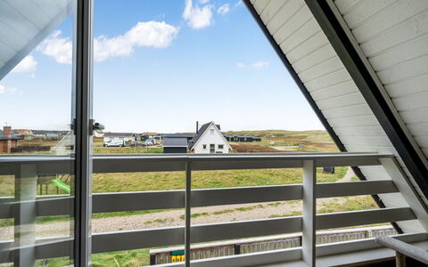 Kaja - 150M from the Sea: Hjem, Tag, Hus, Sommerhus, Estate, Dør, Veranda, Sidespor, Stuehus, Skygge