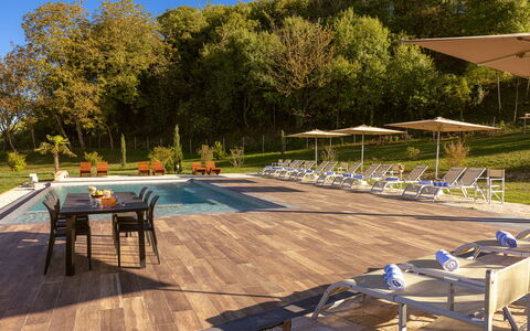 La Capanna, Borgo Campassini, Monteriggioni: Svømmepøl, Udendørs Møbler, Møbel, Udvej, Liggestol, Stol, Eco Hotel, Paraply, Fritid, Have