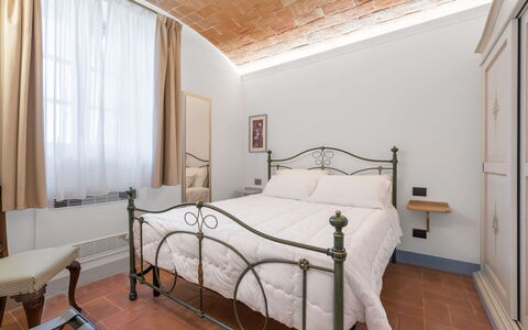 Le Volte, Borgo Campassini, Monteriggioni: Seng, Væg, Indretning, Møbel, Soveværelse, Loft, Værelse, Etage, Sengetøj, Bed Frame