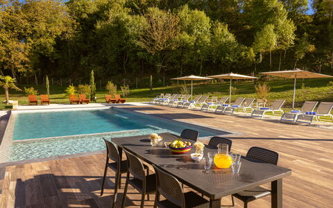 Il Borgo, Borgo Campassini, Monteriggioni: Svømmepøl, Udendørs Møbler, Møbel, Udvej, Stol, Bord, Eco Hotel, Udendørs Bord, Have, Skygge