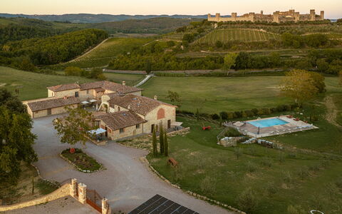 Il Borgo, Borgo Campassini, Monteriggioni: Landskab, Boligområde, Hus, Almindeligt, Estate, Land Lot, Landdistrikt, Hjem, Fugleperspektiv, Menneskelig Bosættelse
