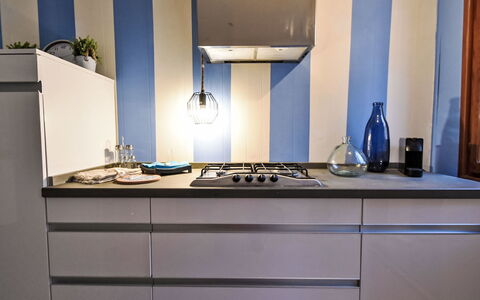 La Casa di Lu': Køkken Apparat, Køkken, Større Bandage, Indretning, Countertop, Møbel, Gulvbelægning, Komfur, Husholdningsapparat, Værelse