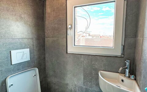 La Casa di Cri': Sanitærarmatur, Toilet, Gulvbelægning, Etage, Toiletbræt, Badeværelse, Indretning, Vvs, Værelse, Håndvask