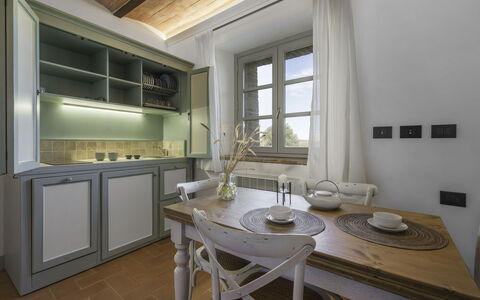 La Piazzetta, Borgo Campassini, Monteriggioni: Indretning, Køkken, Møbel, Loft, Gulvbelægning, Countertop, Cabinetry, Værelse, Hjem, Belysning