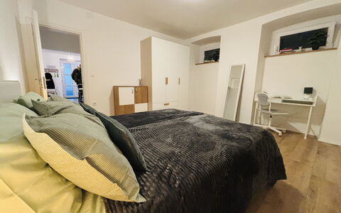 Appartamento Soul & Travel Ac And Wifi Croazia: Møbel, Gulvbelægning, Indretning, Seng, Soveværelse, Etage, Træ, Sengetøj, Loft, Sengetøj