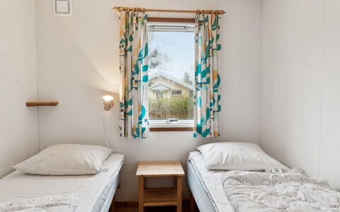 Ginette - 500M from the Sea: Træ, Soveværelse, Seng, Hjem, Køjeseng, Bed Frame, Sengetøj, Hostel, Sengetøj, Sengetøj