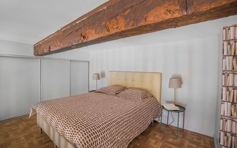 Studio Republique: Indretning, Gulvbelægning, Etage, Seng, Møbel, Soveværelse, Væg, Træ, Loft, Værelse