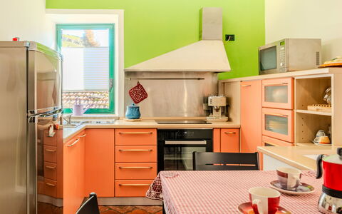 Tzoffhaus: Køkken, Køkken Apparat, Indretning, Større Bandage, Countertop, Møbel, Loft, Cabinetry, Husholdningsapparat, Belysning