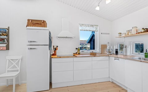 Sissie - 400M from the Sea: Estate, Skygge, Indkørsel, Stuehus