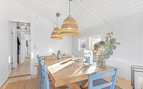Sissie - 400M from the Sea: Estate, Skygge, Indkørsel, Stuehus
