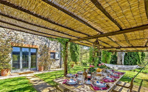Villa Aiola: Udvej, Skygge, Eco Hotel, Have, Backyard, Landscaping, Stol, Naturmateriale, Gård, Stuehus