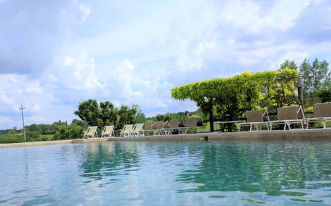 Podere della Bruciata: Svømmepøl, Udendørs Møbler, Fritid, Paraply, Udvej, Liggestol, Tropics, Water Feature, Ferieby, Eco Hotel