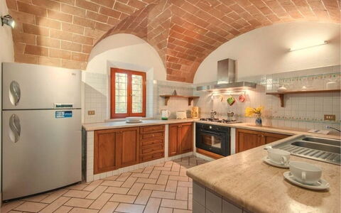 Il Tinaio: Køkken, Loft, Indretning, Køkken Apparat, Større Bandage, Countertop, Gulvbelægning, Cabinetry, Husholdningsapparat, Møbel