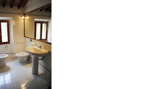 Il Tinaio: Sanitærarmatur, Gulvbelægning, Toiletbræt, Badeværelse, Håndvask, Etage, Indretning, Badeværelsesvask, Toilet, Tap