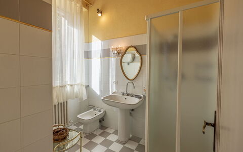 La Palazzina: Indretning, Gulvbelægning, Sanitærarmatur, Etage, Badeværelse, Badeværelsesvask, Værelse, Vvs, Belysning, Håndvask