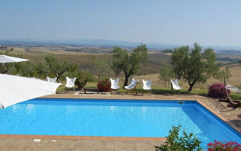Villa Giuncheto: Svømmepøl, Udvej, Udendørs Møbler, Liggestol, Eco Hotel, Fritid, Villa, Skygge, Hacienda, Hotel
