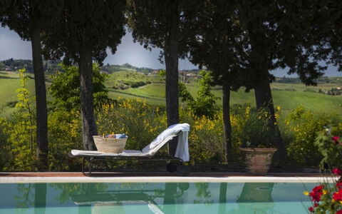 Villa Santa Virginia: Udendørs Møbler, Møbel, Svømmepøl, Skygge, Have, Fritid, Stol, Blomsterkrukke, Landscaping, Eco Hotel