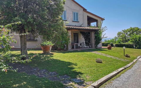 Podere della Madonna Villa: Hus, Hjem, Boligområde, Busk, Sommerhus, Estate, Have, Stuehus, Lawn, Landscaping