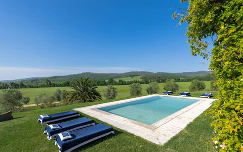 Villa Moscato: Blå, Svømmepøl, Landscaping, Estate, Have, Lawn, Udendørs Møbler, Hacienda, Villa, Cumulus