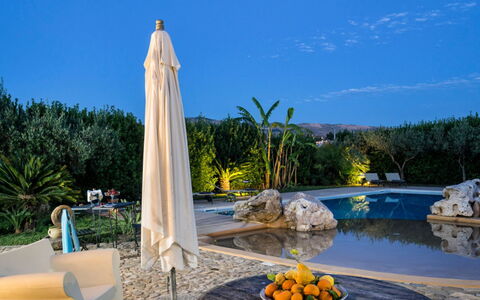 Villa dello Zingaro: Svømmepøl, Udvej, Landscaping, Eco Hotel, Water Feature, Have, Blomsterkrukke, Hacienda, Paraply, Estate