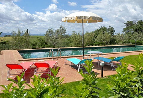 Casale Gioiello: Møbel, Udendørs Møbler, Bord, Svømmepøl, Udvej, Stol, Udendørs Bord, Skygge, Liggestol, Have