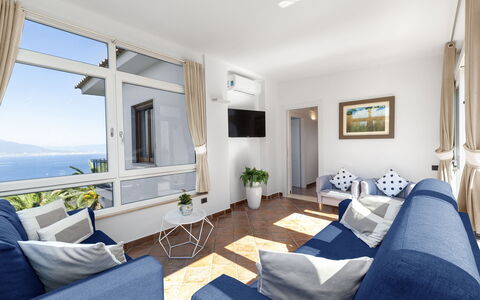Villa Flora: Møbel, Indretning, Lejlighed, Couch, Bord, Stol, Udvej, Værelse, Hav, Stue